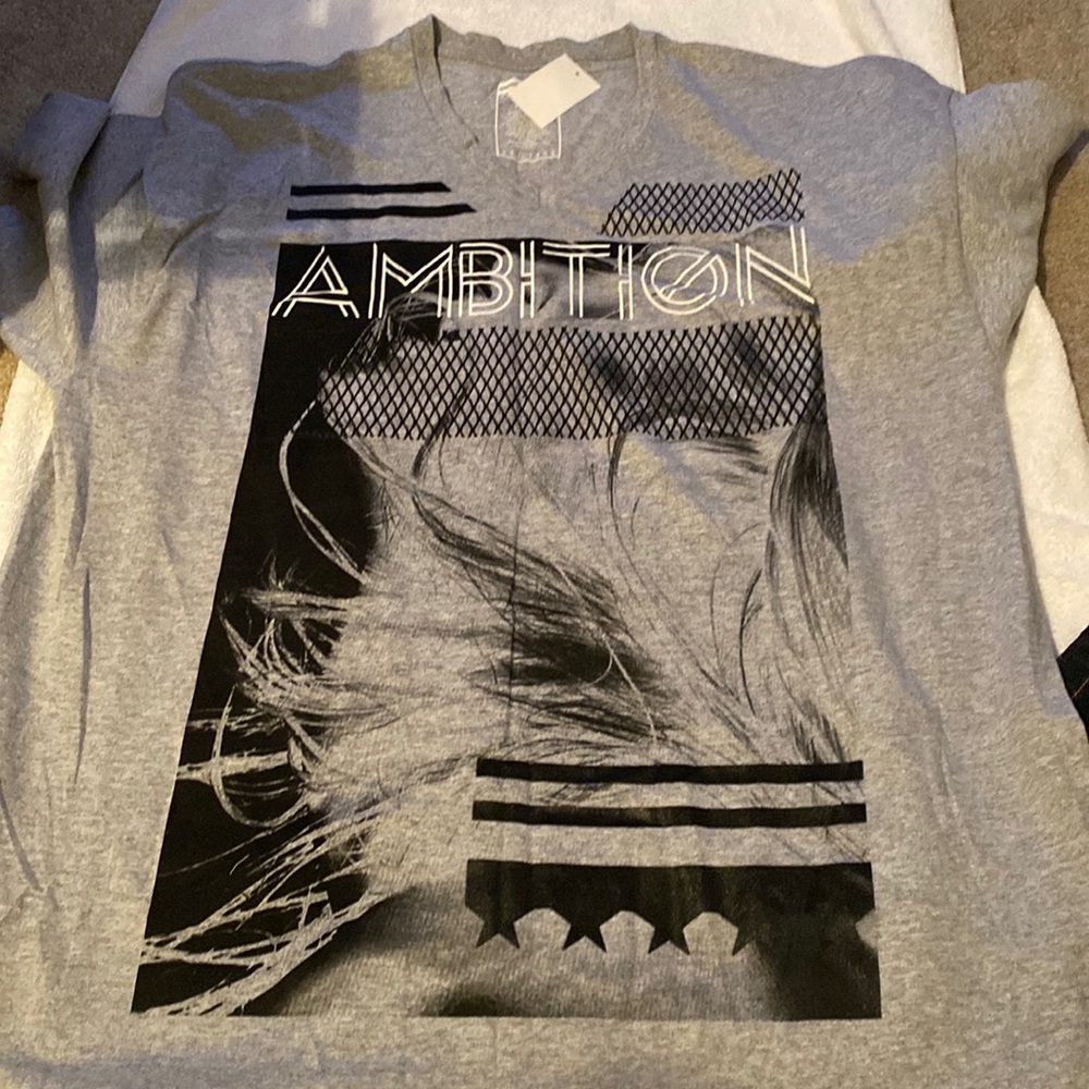 Selling a SeanJohn graphic T-shirt that was never worn!!!